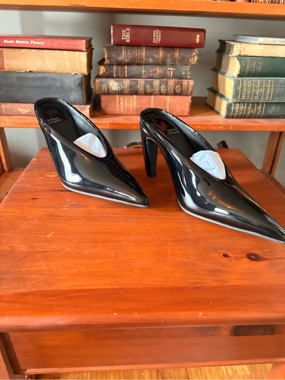 NIB Jeffrey Campbell Buzzing Mules Black Patent Size 8